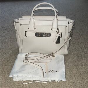 💅🏼Coach cream tote and crossbody with duster bag 🤍